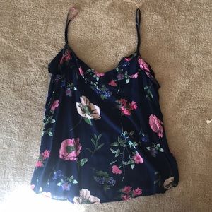 Loose-fitting floral tank